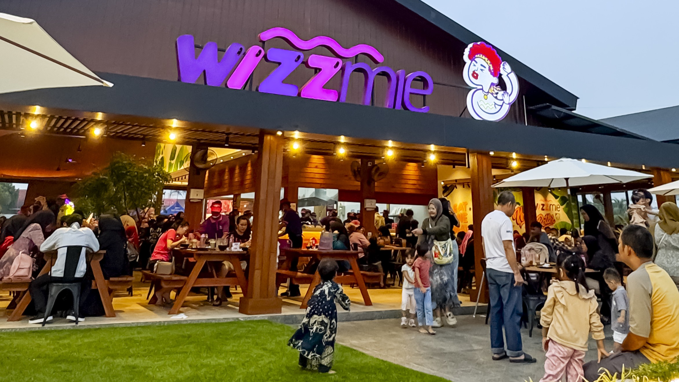 Pengunjung Wizzmie Menteng